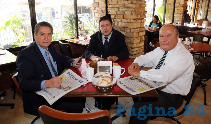 En Las Antorchas desayunaron Juan Jos&eacute; Gonz&aacute;lez Mart&iacute;nez, Jos&eacute; &Aacute;ngel Dur&oacute;n Bautista y Julio V&aacute;zquez Cede&ntilde;o