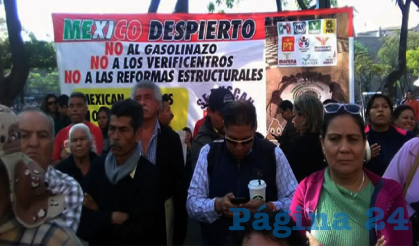 El frente México Despierto protestó contra el alcalde de Guadalajara, a quien acusaron de permitir hostigamientos y acosos por parte de policías municipales cuando ellos se niegan a pagar el IEPS al momento de cargar en las gasolineras de la ciudad/Foto: Archivo Página 24