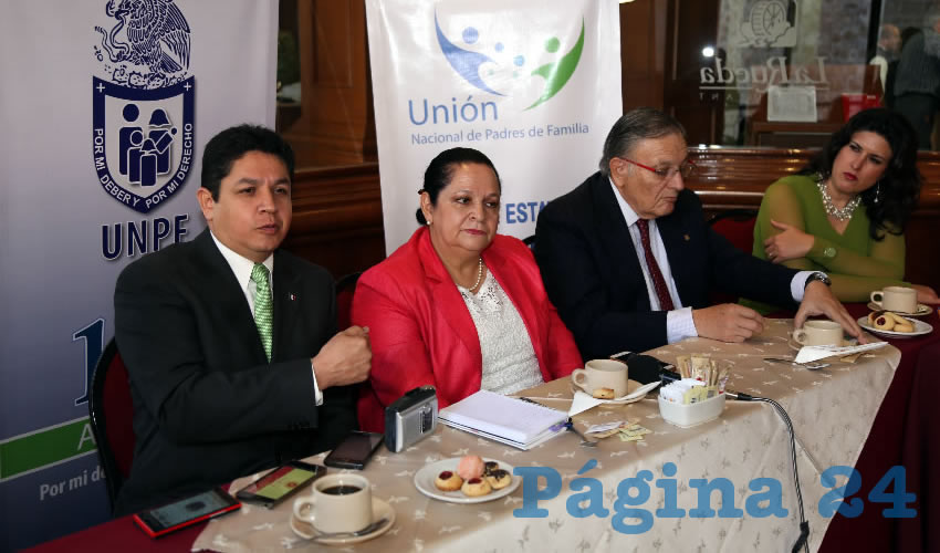 Rueda de prensa del Frente Nacional por la Familia (Foto: Eddylberto Luévano Santillán)