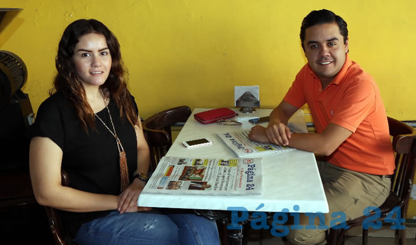 En Café Rosinal departieron Andrea Torres Cervantes y José Luis Proa de Anda, delegado de la Cámara de Comercio México-Rusia en Aguascalientes