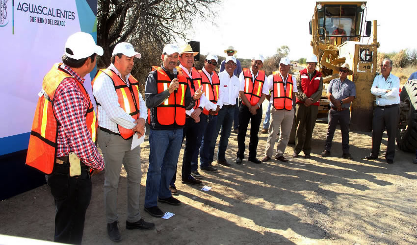 El gobernador Mart&iacute;n Orozco Sandoval dio el banderazo de arranque a la ampliaci&oacute;n de la carretera Agostaderito-Tanque de los Jim&eacute;nez