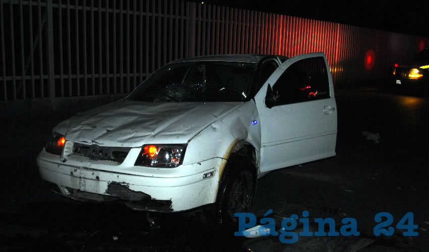 Severos da&ntilde;os present&oacute; el Volkswagen Jetta, propiedad del ebrio Iv&aacute;n Reyna Olivares