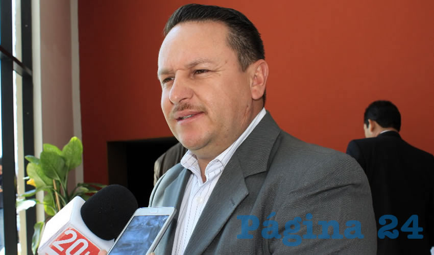 Arnulfo Guzmán Guzmán, delegado estatal de Profeco: “Hay denuncias penales a nivel nacional; pasamos la información a oficinas centrales y en su momento podemos hacer las denuncias ante la PGR por no dar litro de a litro” (Foto: Rocío Castro)