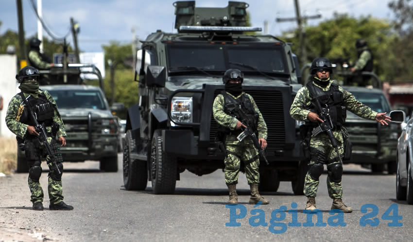En vez de sanear las policías municipales, los partidos políticos en contubernio prefieren sacar a las calles al ejército, y se dan el lujo de nombrar “nombrar a los compadres, a los que le metieron dinero a la campaña, se les hace fiscales en diferentes áreas, se les nombra como comisarios sin ser policías (…). Todo es un coctel para sembrarle miedo a la ciudadanía”, advirtió el académico Francisco Jiménez Reynoso/Fotos: Cuartoscuro y Archivo Página 24