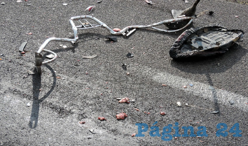 Restos de la motocicleta, la cual tripulaba el hoy occiso