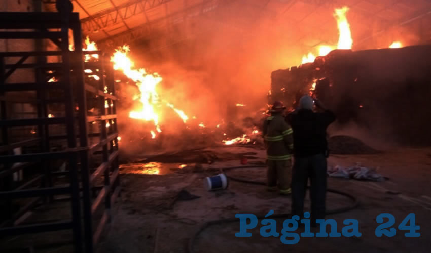 Bomberos estatales y de Jes&uacute;s Mar&iacute;a lograron acabar con el siniestro