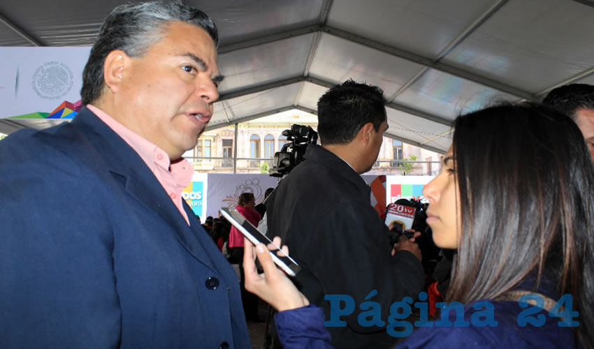 Javier Mendoza Villalpando: “Los ciudadanos podrán llegar a las instalaciones sólo para recibir su documento de identidad impreso sin problema alguno, esto quiere decir que en máximo 30 minutos se podrá obtener el pasaporte” (Foto Rocío Castro)