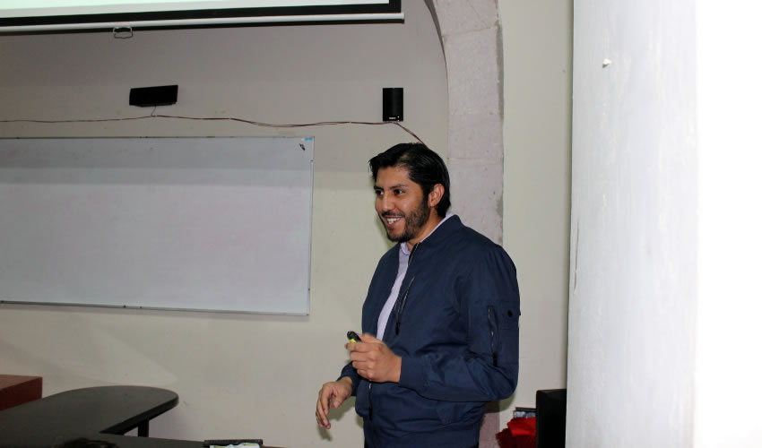 Pedro Rubén Rivera, fue el encargado de dictar la conferencia de los tradicionales Martes de la Ciencia con el tema: “Las estrellas en sus ojos. Mujeres astrónomas a lo largo de la historia”