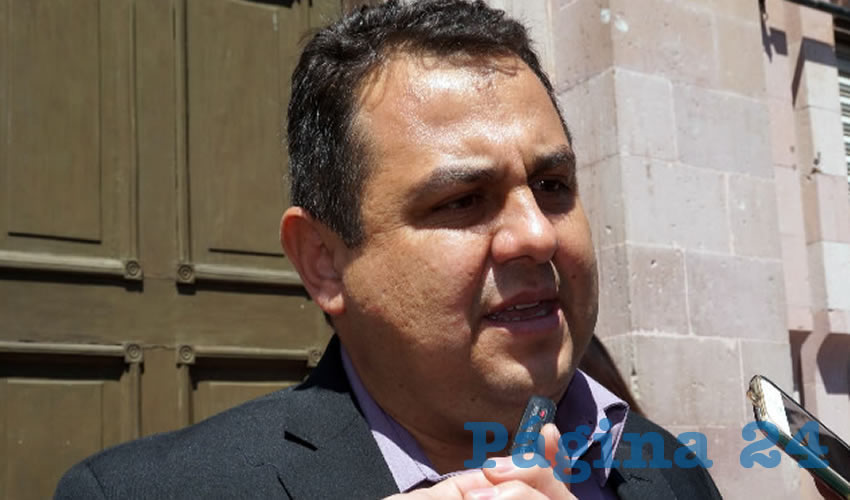 Antonio Guzmán Fernández, rector de la Universidad Autónoma de Zacatecas: Se recibió una administración con pasivos de 2 mil millones de pesos, de lo cual apenas han bajado 200 millones de pesos, aunque se vuelve a acumular porque dejan de pagar otros compromisos, “lo ideal es conseguir recurso extraordinario para normalizar el año en curso”. (Foto Merari Martínez Castro)