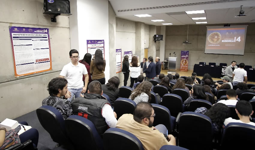 Estudiantes y egresados de Econom&iacute;a de la UAA, son capaces de analizar, emprender y contribuir en pol&iacute;ticas econ&oacute;micas que favorezcan la generaci&oacute;n de empleos