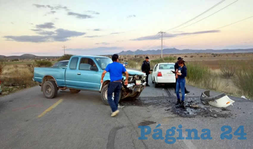 Así quedó la camioneta y el automóvil