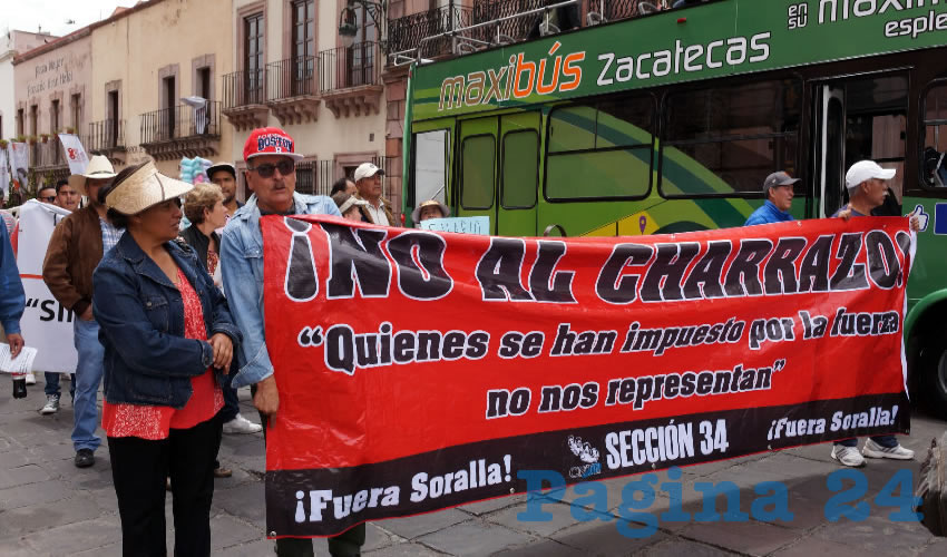 La marcha dio inicio en la Explanada del Ferrocarril, mejor conocida como la Máquina 30-30, para incorporarse al centro histórico sobre la avenida González Ortega, para continuar por la Hidalgo, prosiguiendo por Genaro Codina, y finalizando en el Congreso del Estado (Foto Merari Martínez Castro)