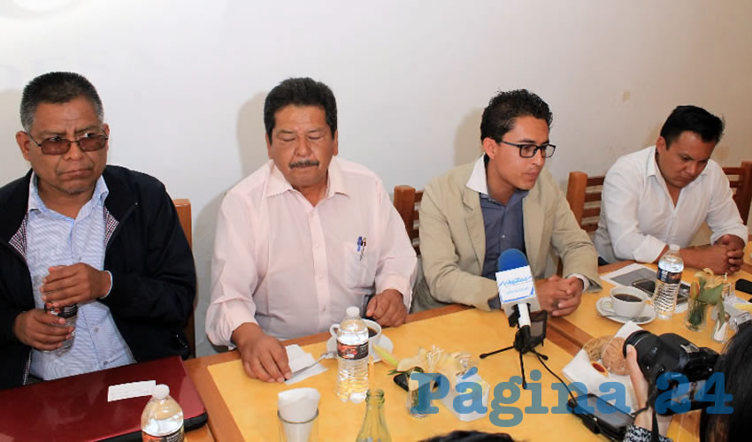 Jaime Chacón Llanas: En el comunicado de prensa que mandó la Presidenta Municipal se mencionó que a Ibarra Santos dio respuesta puntual a la solicitud de 500 despensas mensuales, 90 toneladas de cemento, 300 techos de loza, becas, tinacos y cursos de capacitación, así como a la petición de vehículos para movilizar a sus contingentes (Foto Rocío Castro)