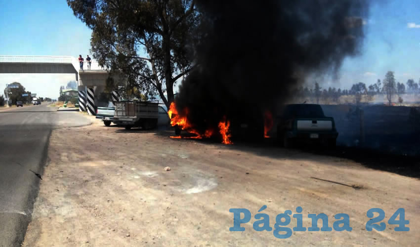 Bomberos estatales y capitalinos se encargaron de sofocar las llamas