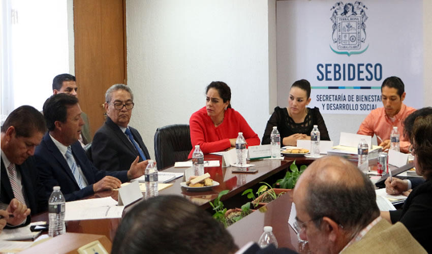 El grupo directivo se conforma por delegados federales y funcionarios del gobierno estatal, encargados de disminuir las carencias sociales