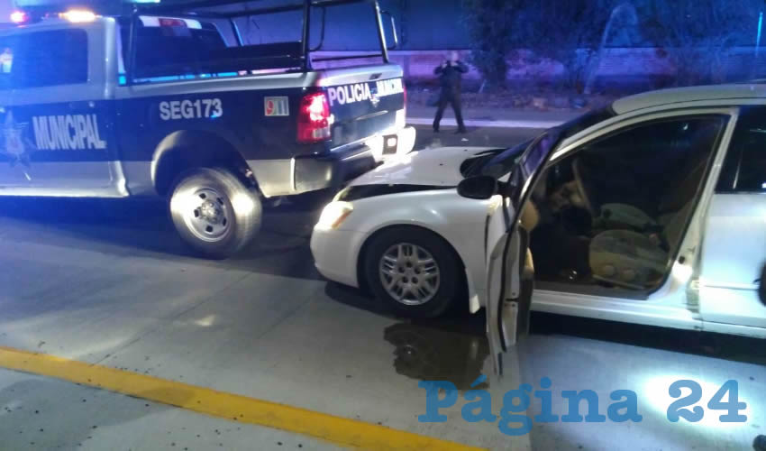 Los maleantes intentaban escapar tras asaltar un Oxxo pero sus aspiraciones murieron al chocar su auto contra una patrulla