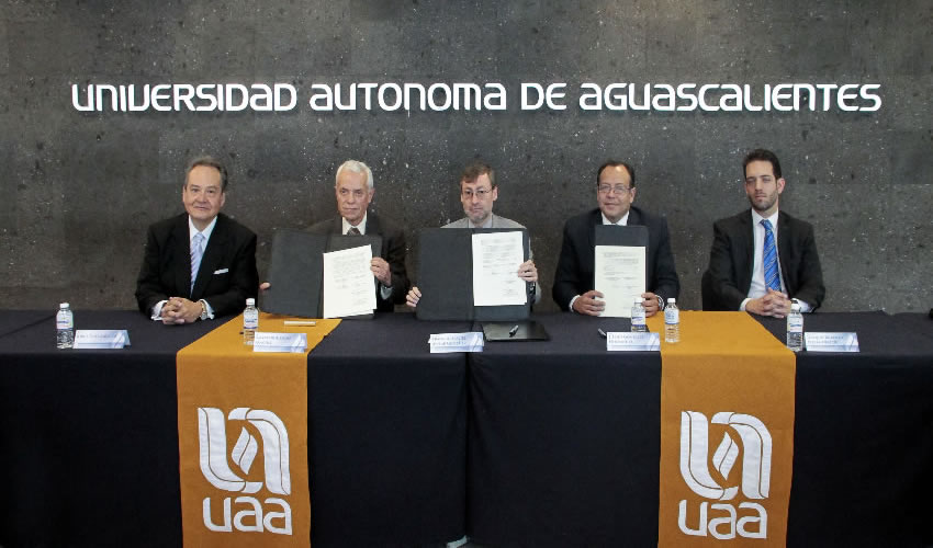 En esta firma de convenio estuvieron presentes Jes&uacute;s Gonz&aacute;lez Hern&aacute;ndez, secretario general de la UAA; Jorge Prieto Mac&iacute;as, decano del Centro de Ciencias de la Salud; as&iacute; como Joaqu&iacute;n Rodolfo Ibarra D&iacute;az de Le&oacute;n, subcomisionado jur&iacute;dico de la Coesamed