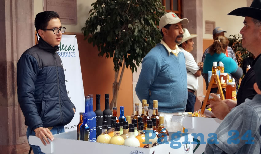 Los Productos Típicos se Presentaron en el Patio Central del Palacio de Gobierno (Foto Merari Martínez Castro)