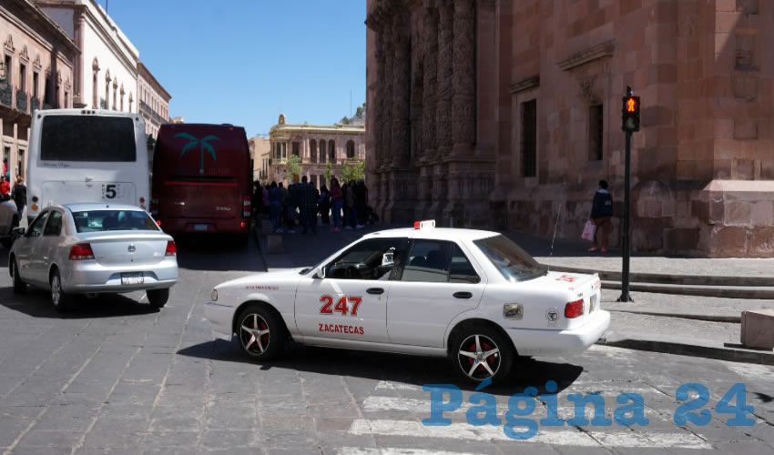 Taxistas desfilaron condenando los hechos delictivos (Foto Merari Martínez Castro)