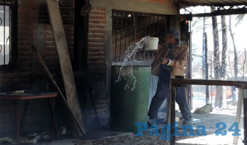 Desesperado, Refugio Ruvalcaba intentaba combatir las llamas