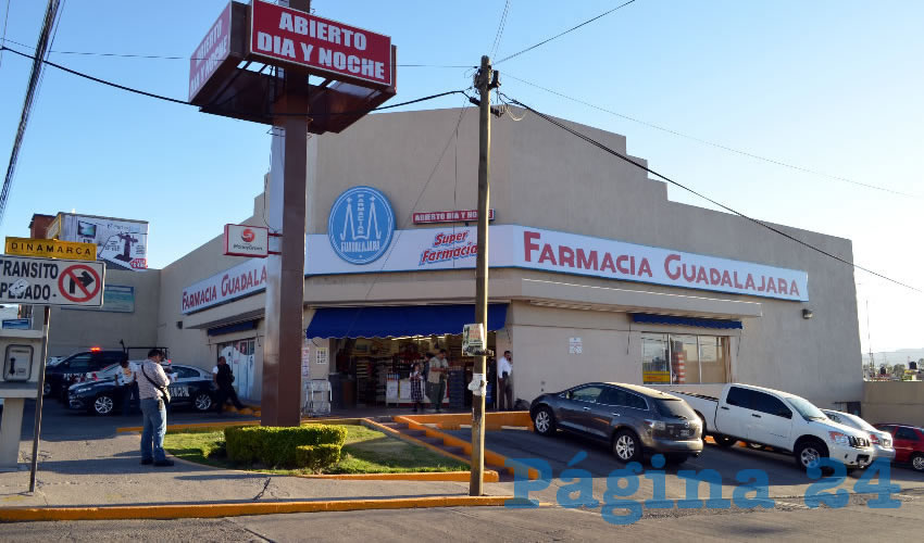 La Farmacia Guadalajara situada en la esquina de avenida Aguascalientes y calle Dinamarca
