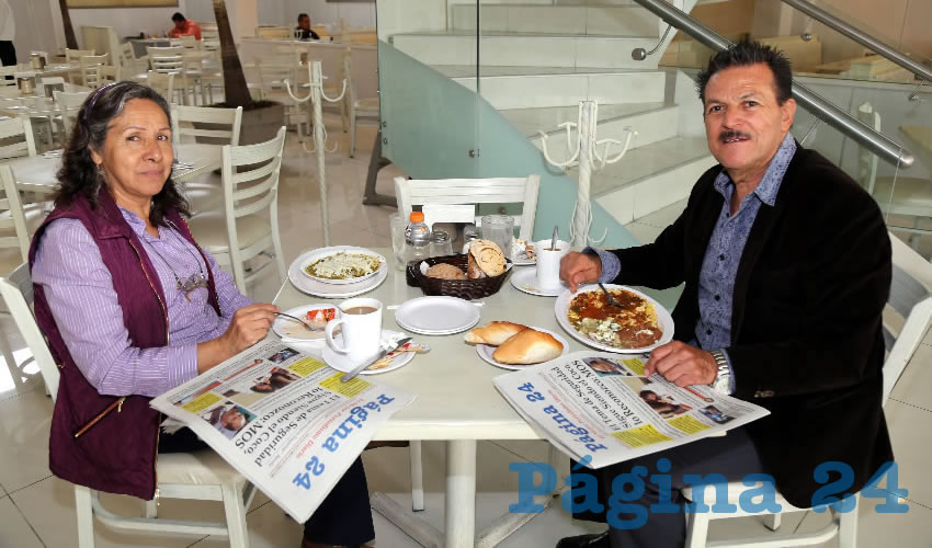 En el restaurante Del Centro almorzaron Patricia López Ortega y Edgar Abraham Orozco López, escritor y político