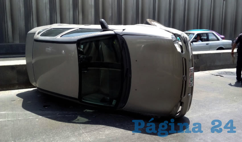 A la altura del centro comercial Altaria, Silvano Vital Gonz&aacute;lez volc&oacute; su autom&oacute;vil Chevrolet Chevy