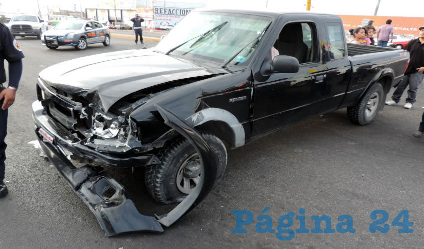 La Ford Ranger resultó con daños en su parte frontal