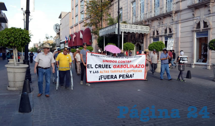 Los asistentes a la convocatoria partieron alrededor de las 6: 00 de la tarde desde las cruce de las calles 28 de Agosto y Francisco I. Madero