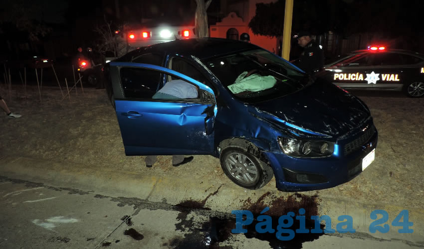 Así quedó el Chevrolet Sonic tras ser colocado sobre sus llantas; era conducido a toda velocidad por Nancy Camacho Vega
