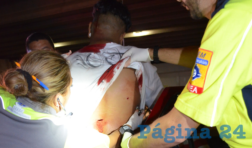 El joven fue herido dos veces en la espalda