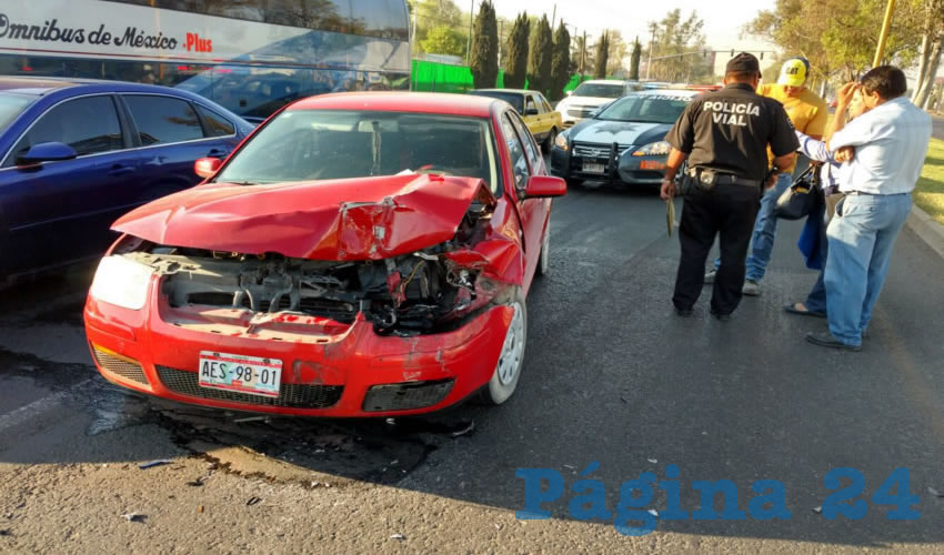 El vehículo Volkswagen Jetta presentó los daños más notorios