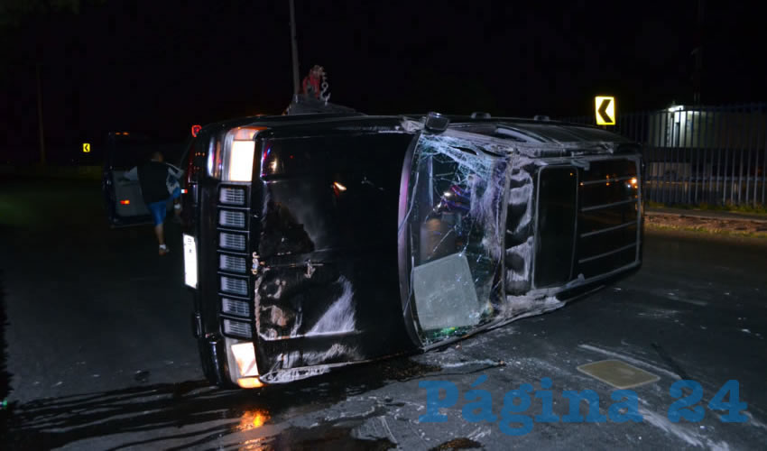 La camioneta Cherokee quedó volcada sobre su costado izquierdo
