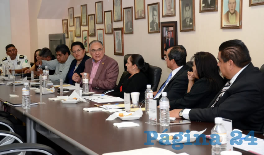 La reuni&oacute;n que se llev&oacute; a cabo en las instalaciones de Presidencia Municipal de Cos&iacute;o