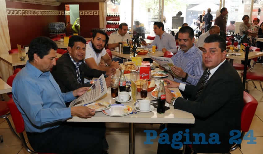 En el Mitla almorzaron Miguel Ángel Huizar Botello, Marco Antonio Licón Dávila, secretario de Obras Públicas del Municipio de Aguascalientes; Miguel Ángel González, Carlos Gabriel Gaitán Mercado y José Alfredo Ramírez Pérez
