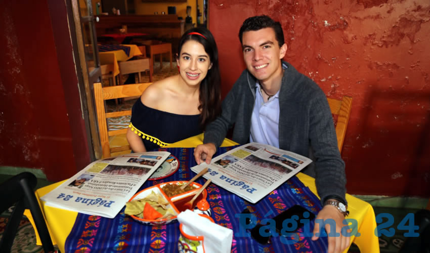 En el restaurante Mercadito Gastronómico Colón almorzaron María Catalina Vega Reyes y José Elías Martín Padilla