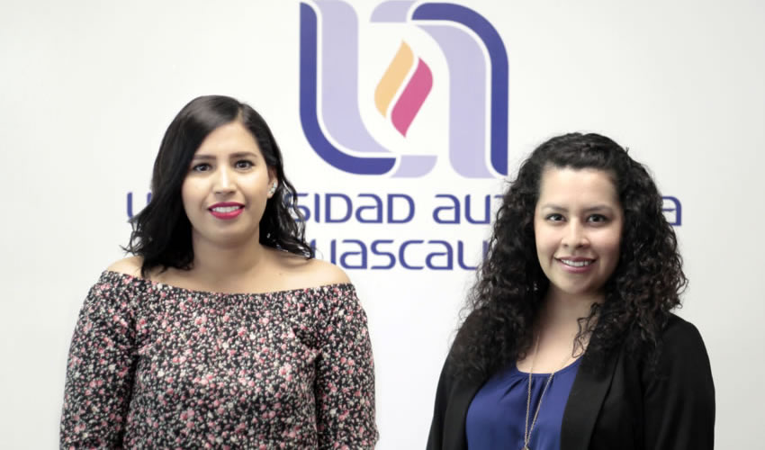 Giovanna Huerta Navarro y Ximena Ramírez Salas, egresadas de la carrera de Docencia del Francés y Español