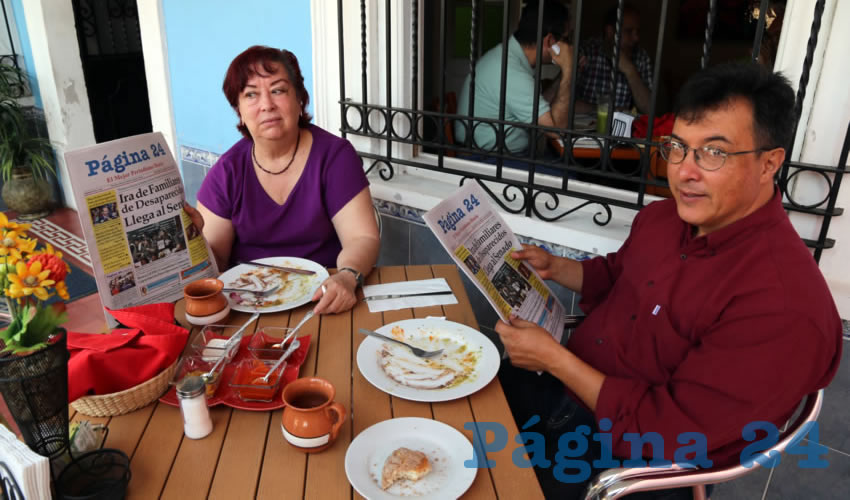 Irma Flores Vélez y Domingo de la Cerda Flores almorzaron en el restaurante Azul Catedral