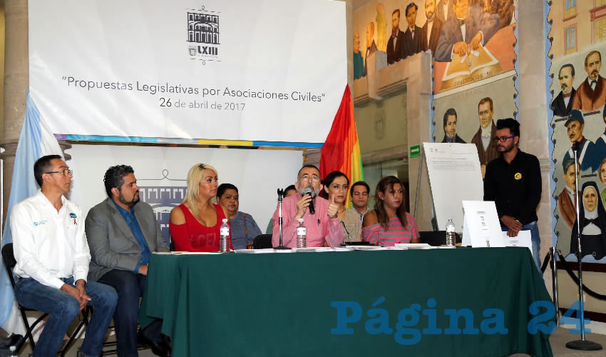 El ombudsman Jes&uacute;s Eduardo Mart&iacute;n J&aacute;uregui y organizaciones civiles a favor de los derechos humanos (Foto: Eddylberto Lu&eacute;vano Santill&aacute;n)