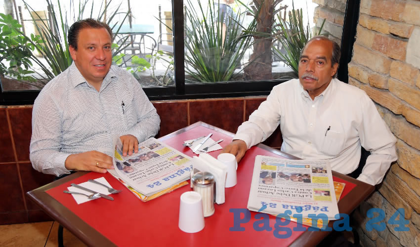 En Las Antorchas almorzaron Jaime Gallo Camacho, director del Implan, y Antonio Hernández Esparza, presidente de la Asociación de Abarroteros y Pequeños Comerciantes