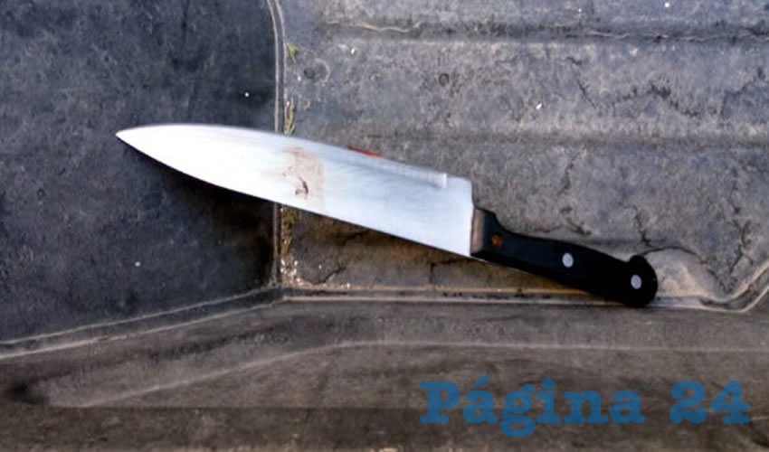 El cuchillo fue tirado en la caja de una camioneta