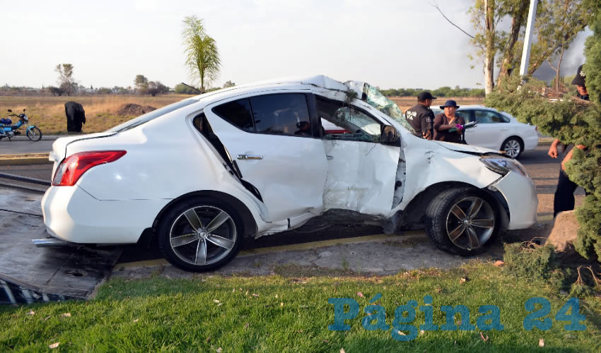 Marco Polo Gutiérrez estampó su auto Nissan Versa contra un ciprés