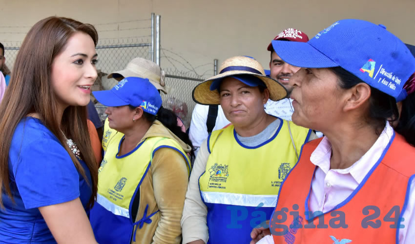 A pesar del enorme esfuerzo que significa recolectar los residuos generados en la feria, la limpieza de todo el municipio contin&uacute;a desarroll&aacute;ndose con normalidad