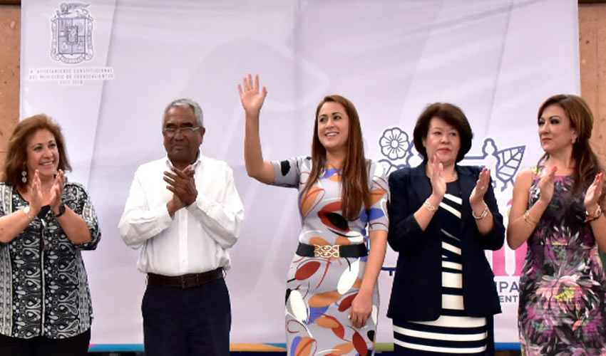 El Sistema para el Desarrollo Integral de la Familia (DIF) Municipal de Aguascalientes, conmemoró el “Día de la Madre” en honor de 500 integrantes del Voluntariado