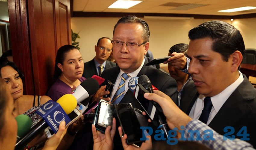 El titular de la Sefirecu, Miguel Ángel Martínez Berumen, y el secretario de Gobierno, Javier Luévano Núñez (Foto: Eddylberto Luévano Santillán)