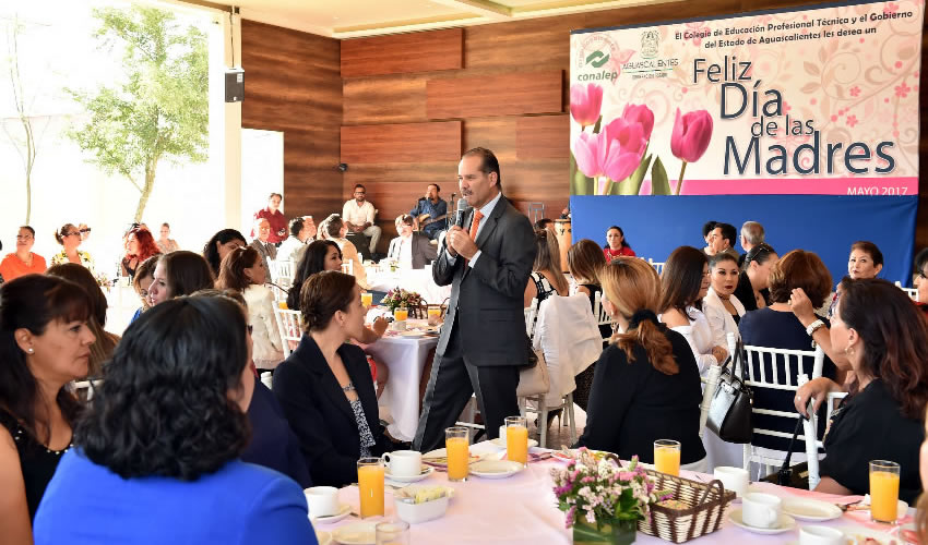 En este D&iacute;a de las Madres les deseo lo mejor, que sigan sus &eacute;xitos como mujeres, como profesionistas y como madres de familia: MOS