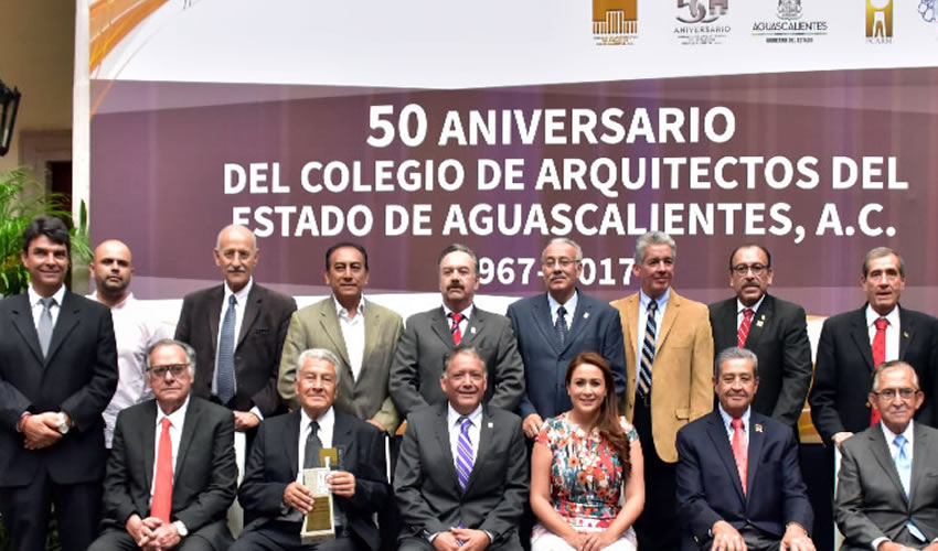 Tere Jim&eacute;nez reconoci&oacute; el legado que estos profesionistas han dejado a 50 a&ntilde;os de fundarse este organismo