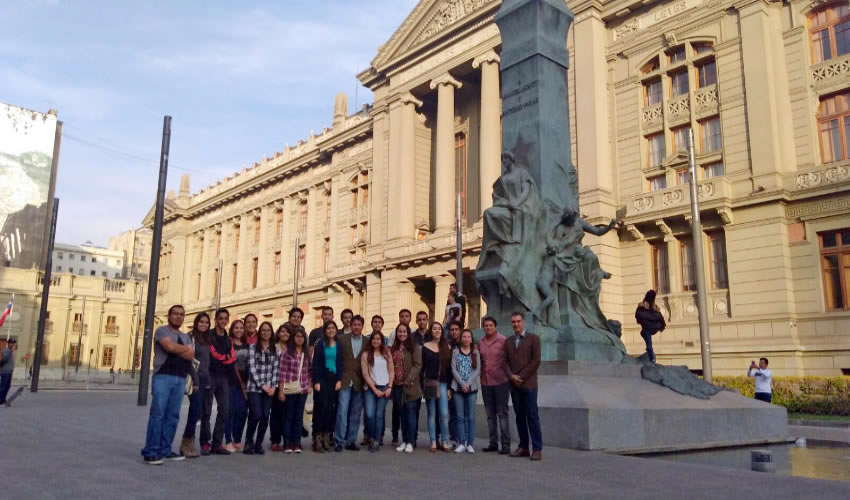 Eulogio Monreal encabez&oacute; la reuni&oacute;n con estudiantes de la UPA que realizan estancia en la Universidad de Santo Tom&aacute;s