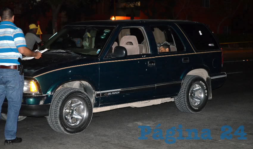 En los asientos posteriores de la camioneta Chevrolet Blazer, pereció Jaime Alejandro Arias Martínez tras recibir varios balazos