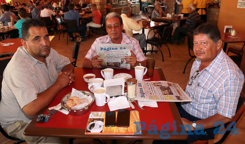 En Las Antorchas almorzaron Jorge Garc&iacute;a de Le&oacute;n, secretario de Ruta Oriente; Hugo Acosta Garc&iacute;a, secretario del sindicato L&iacute;nea Apostolado; y Roberto Mora M&aacute;rquez, secretario general del Sindicato Transportista de la Federaci&oacute;n de Trabajadores de Aguascalientes (FTA)
